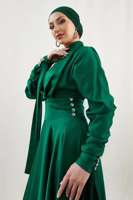 Robe de soirée voilée à boutons Gözde